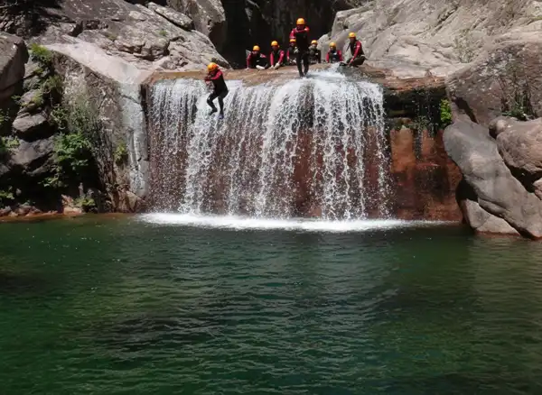 Canyoning Vacca - Nage dans les biefs profonds